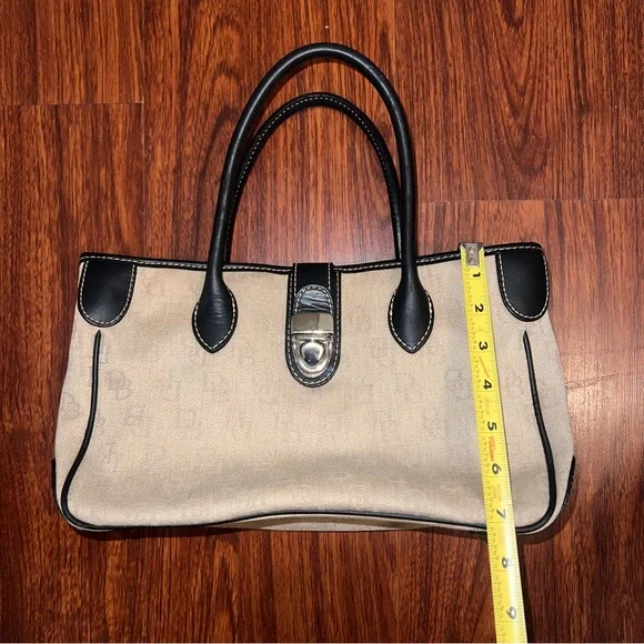 Dooney & Bourke Beige Canvas Shoulder Bag with Black Trim - Picture 2 of 12